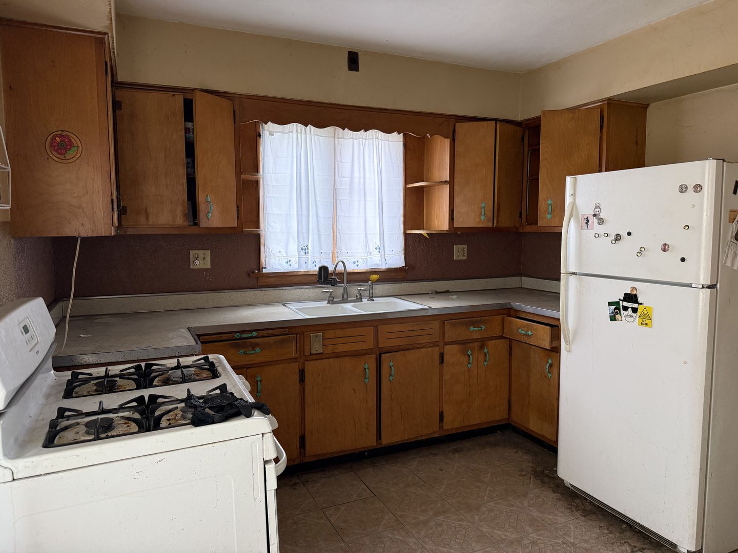 216 E Illinois Avenue, Aurora, IL