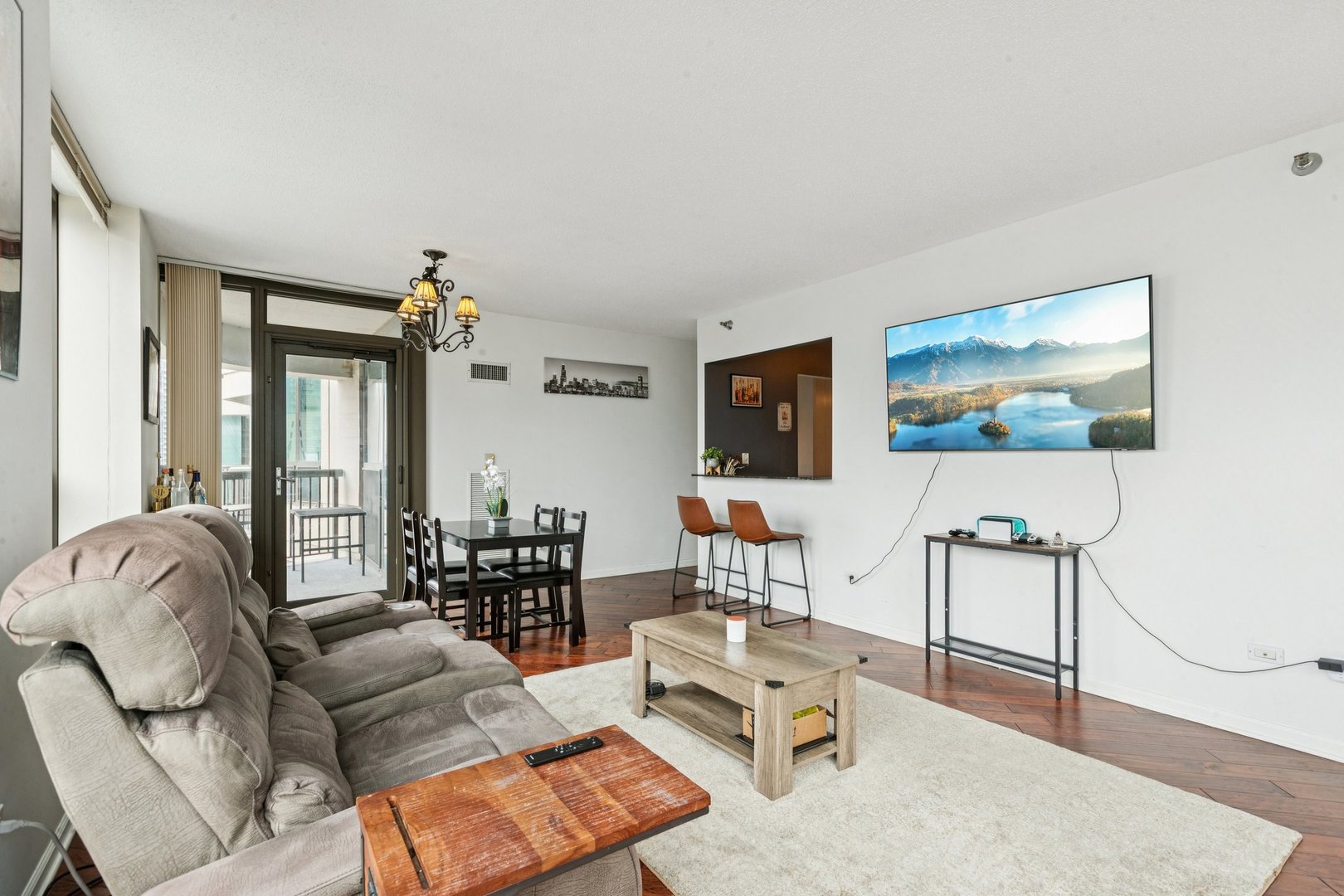 400 N La Salle Drive #2208, Chicago, IL
