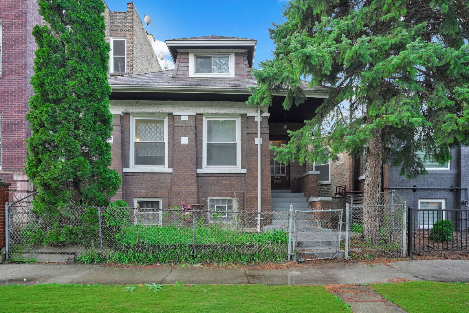 3023 W Ainslie Street, Chicago, IL