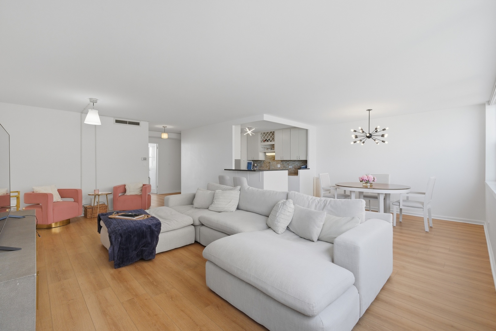 6301 N Sheridan Road #8E, Chicago, IL