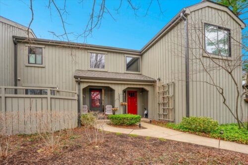 196 Shoreline Road, Lake Barrington, IL