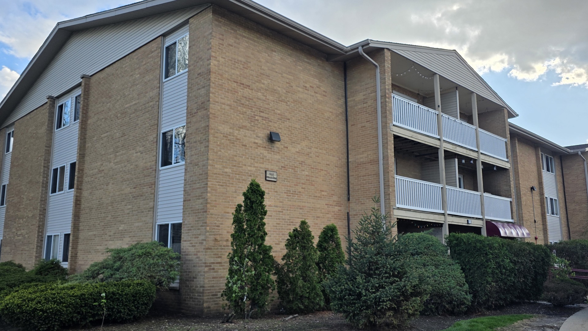 910 Beau Drive #202, Des Plaines, IL