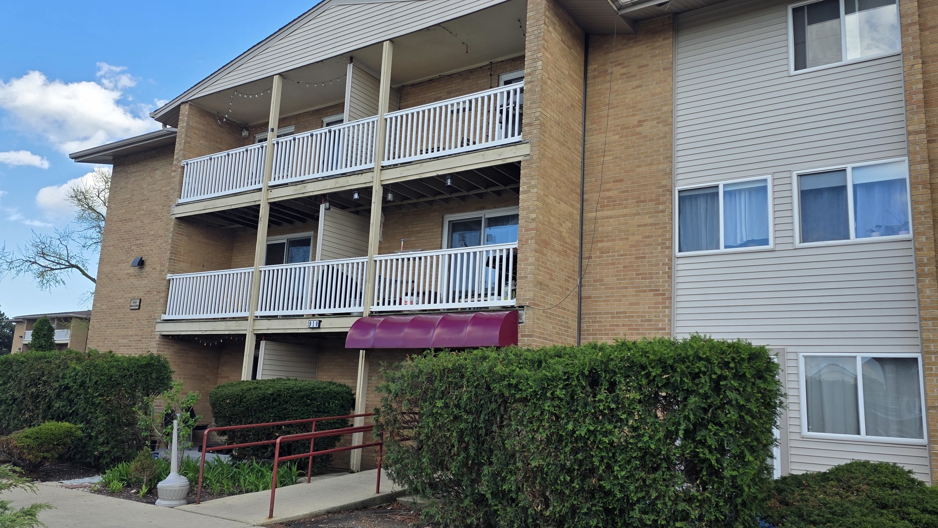 910 Beau Drive #202, Des Plaines, IL