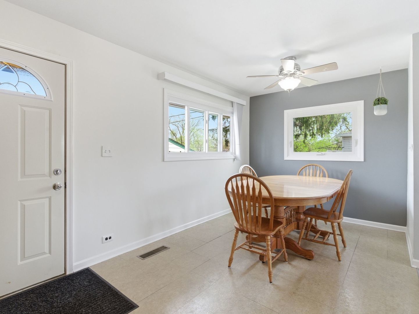 7663 Walnut Avenue, Woodridge, IL