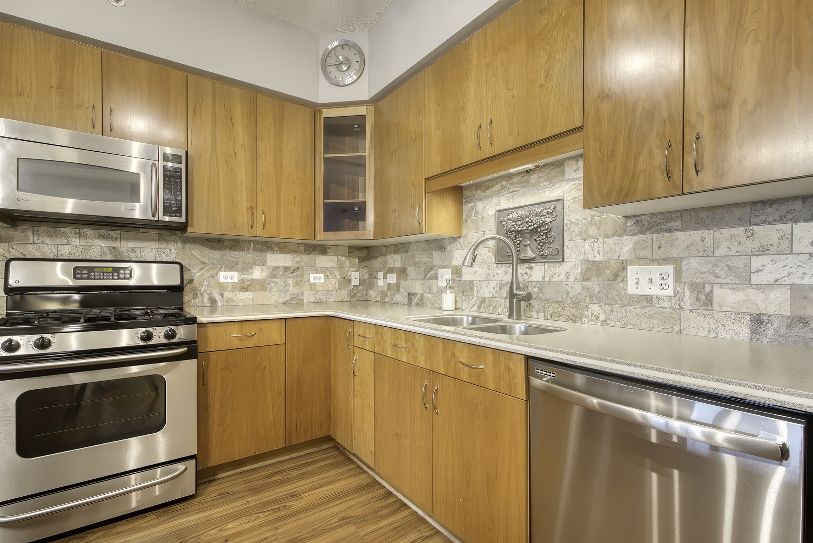 900 LEE Street #202, Des Plaines, IL