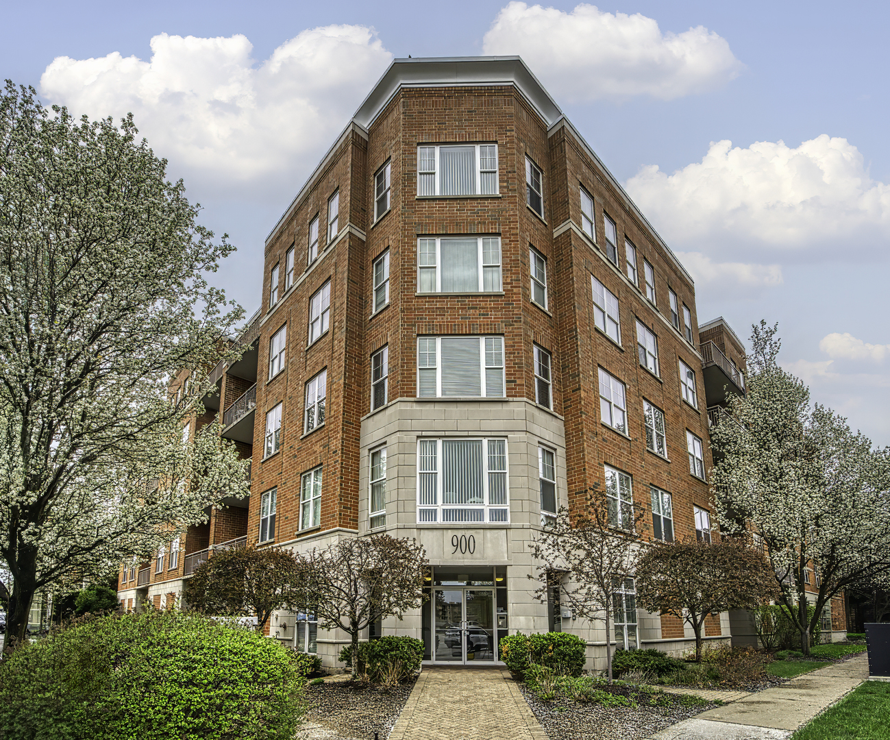 900 LEE Street #202, Des Plaines, IL