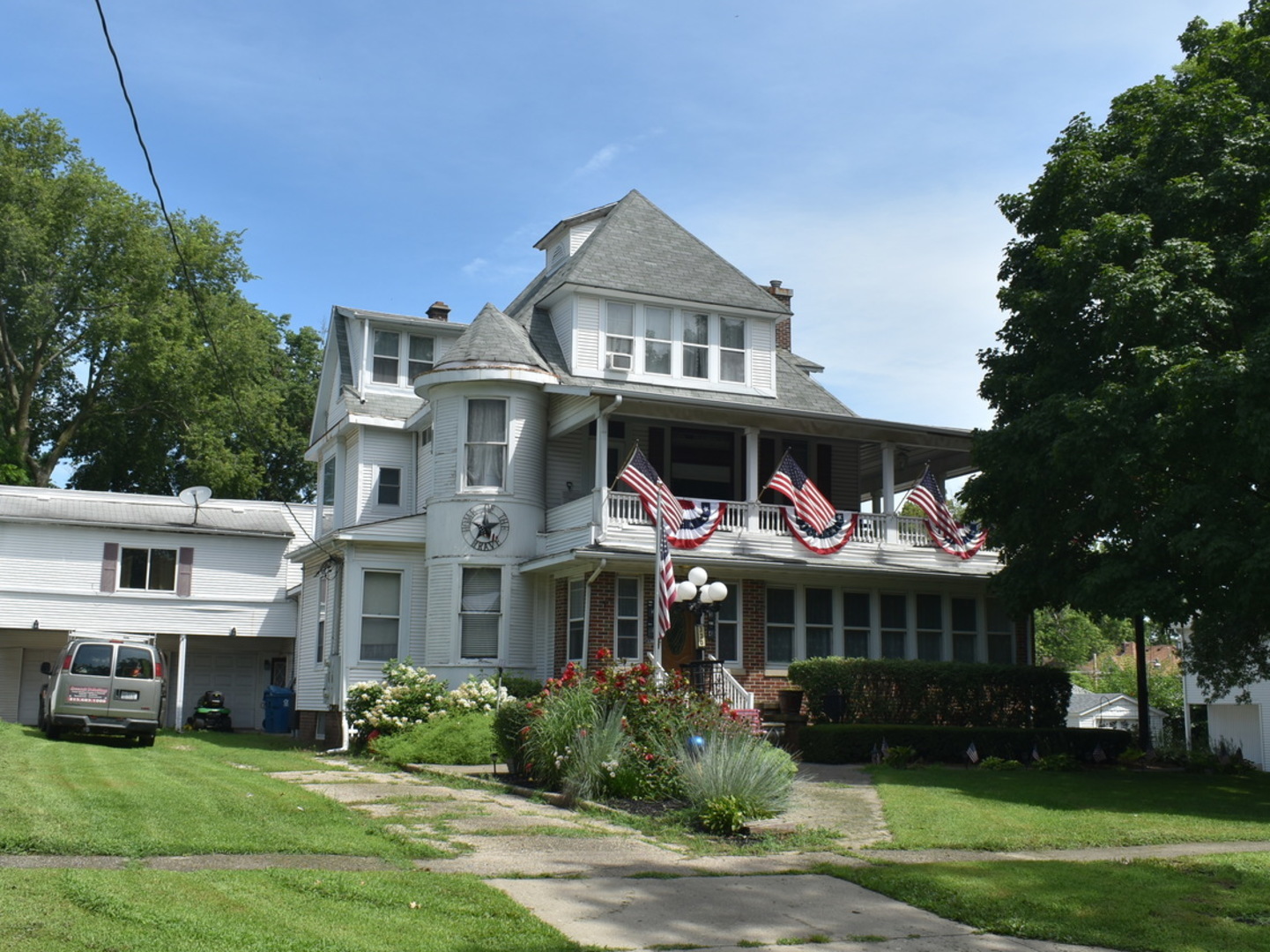 330 E Locust Street, Watseka, IL