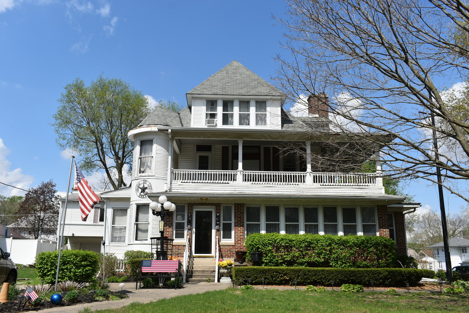 330 E Locust Street, Watseka, IL