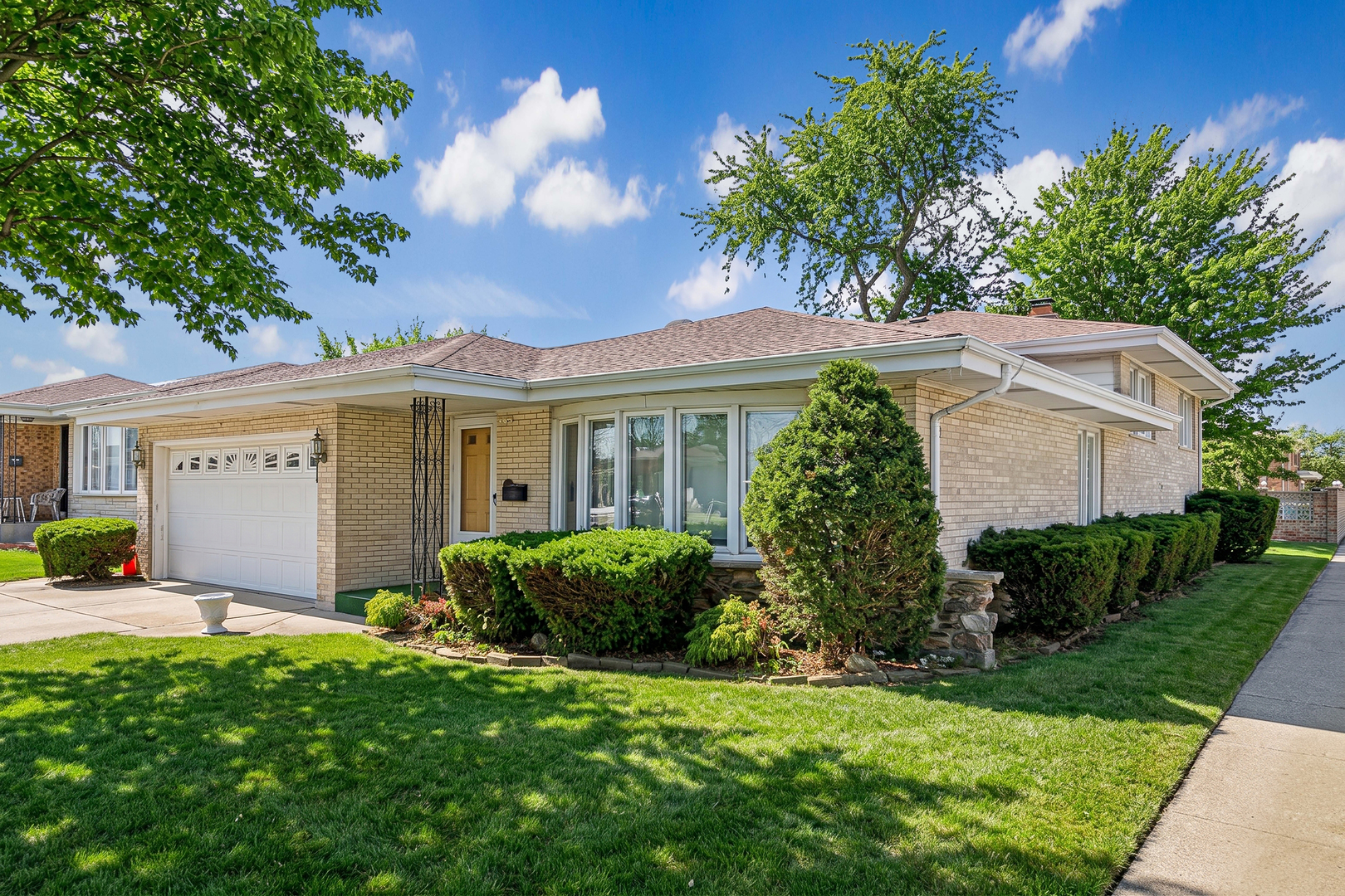 4738 N Potawatomie Avenue, Chicago, IL