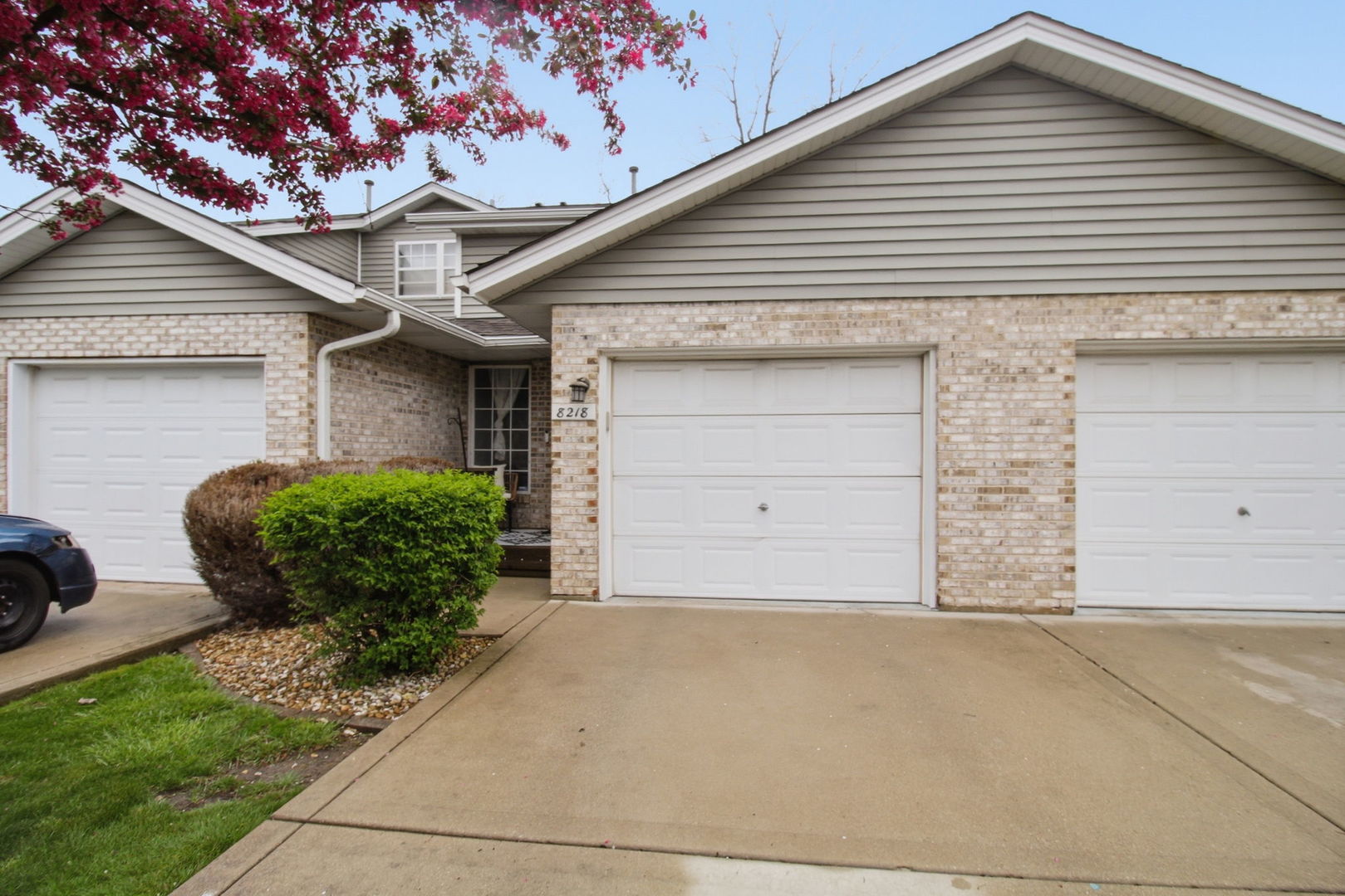 8218 Daniel Drive, Justice, IL