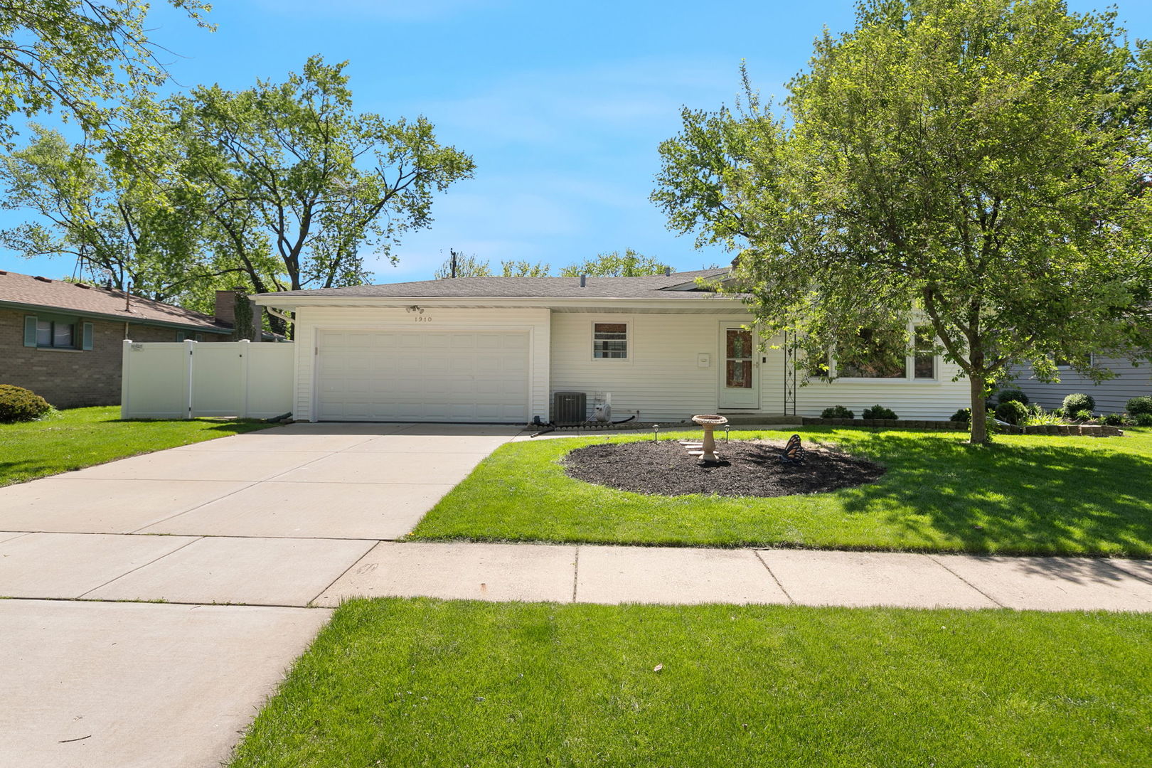 1910 Richard Street, Aurora, IL
