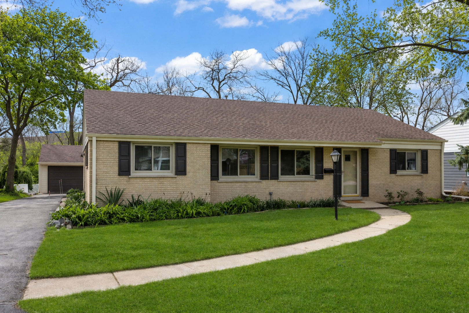 5818 Ridgewood Drive, Western Springs, IL