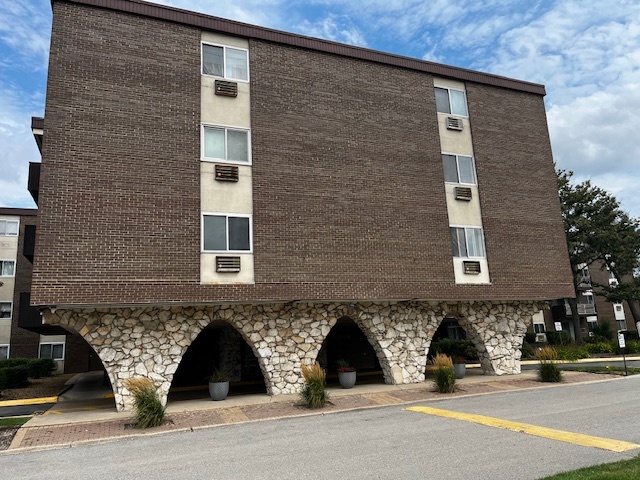 1301 S Finley Road #414, Lombard, IL