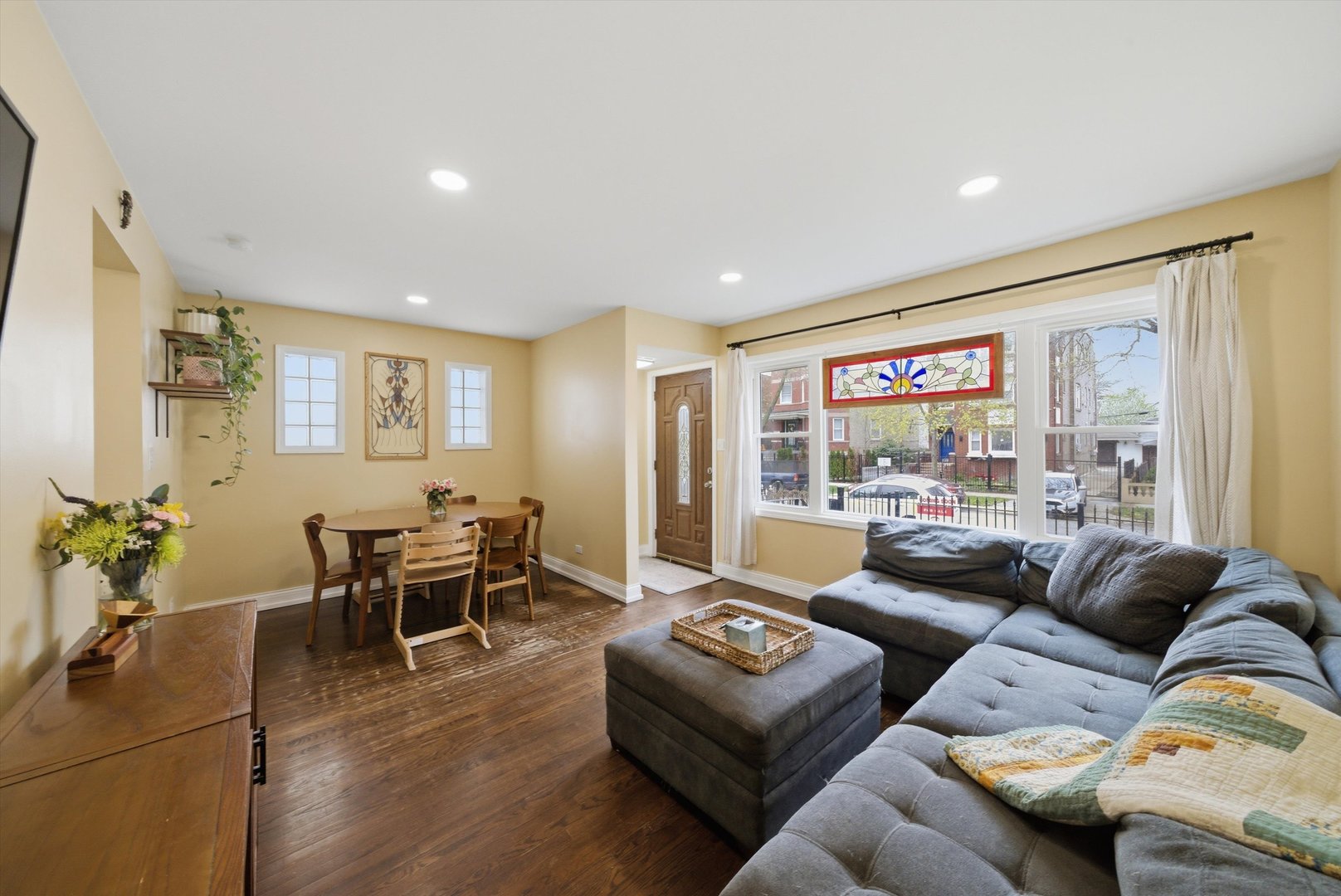 4311 W Shakespeare Avenue, Chicago, IL