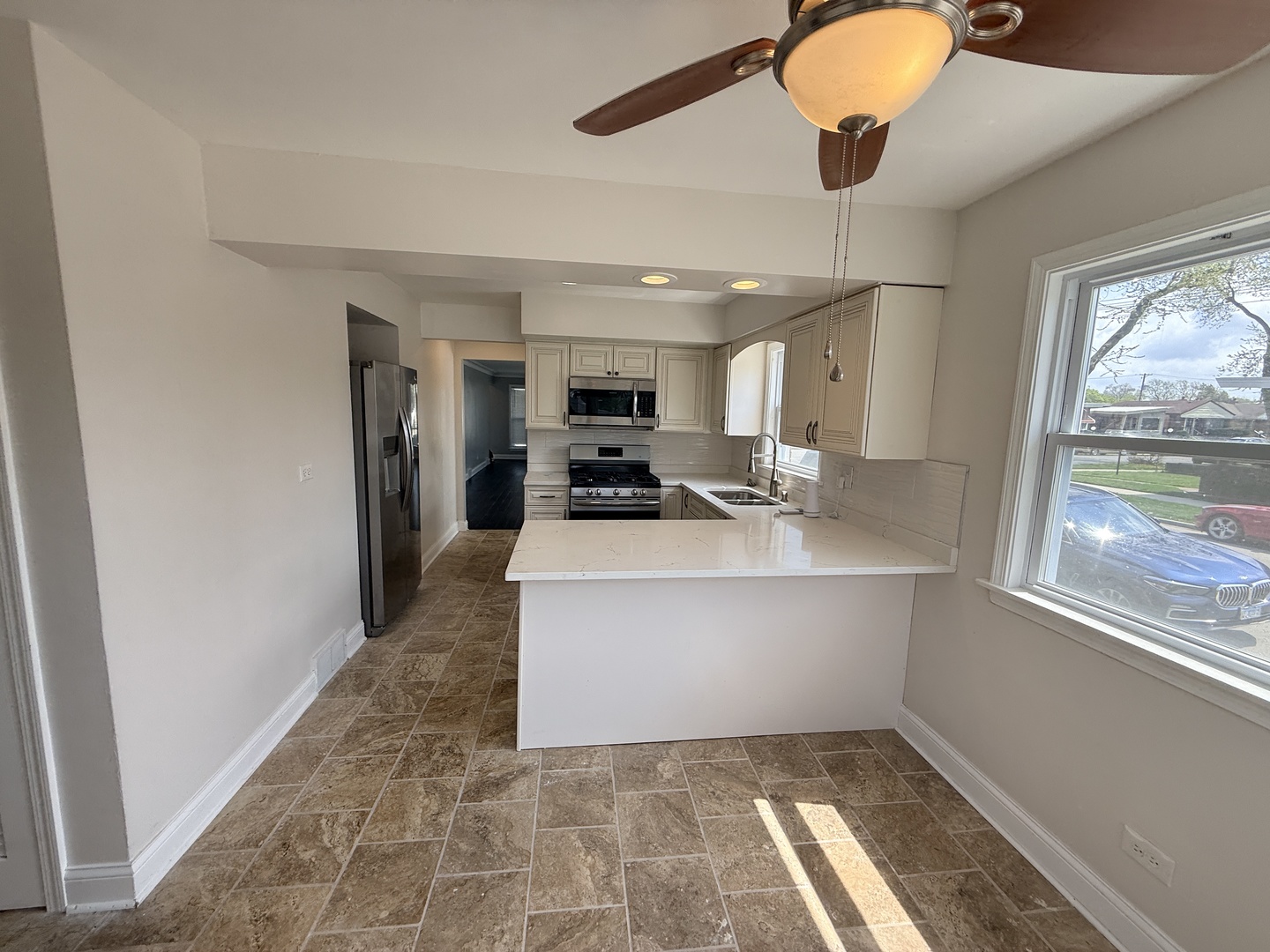 8958 S Oglesby Avenue, Chicago, IL