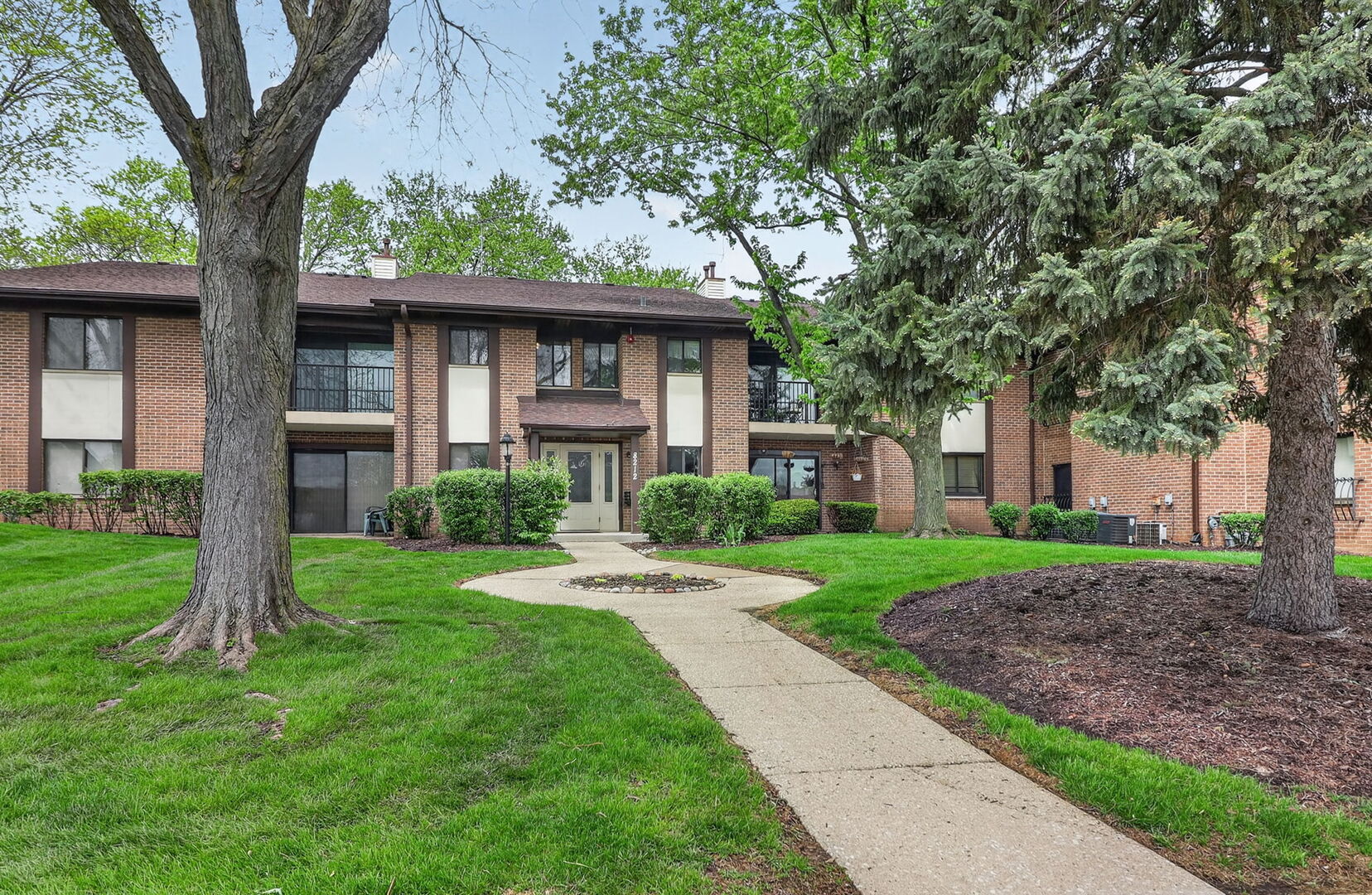 8212 Anchor Drive #508, Woodridge, IL
