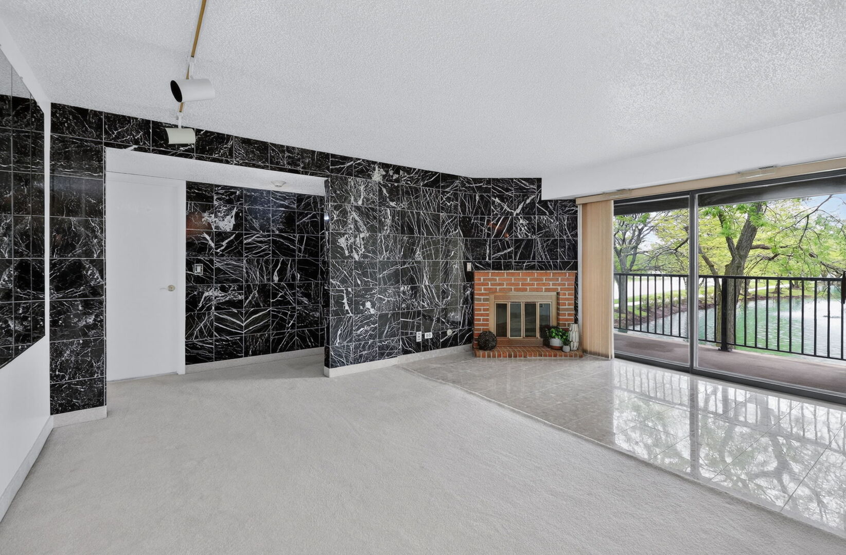 8212 Anchor Drive #508, Woodridge, IL