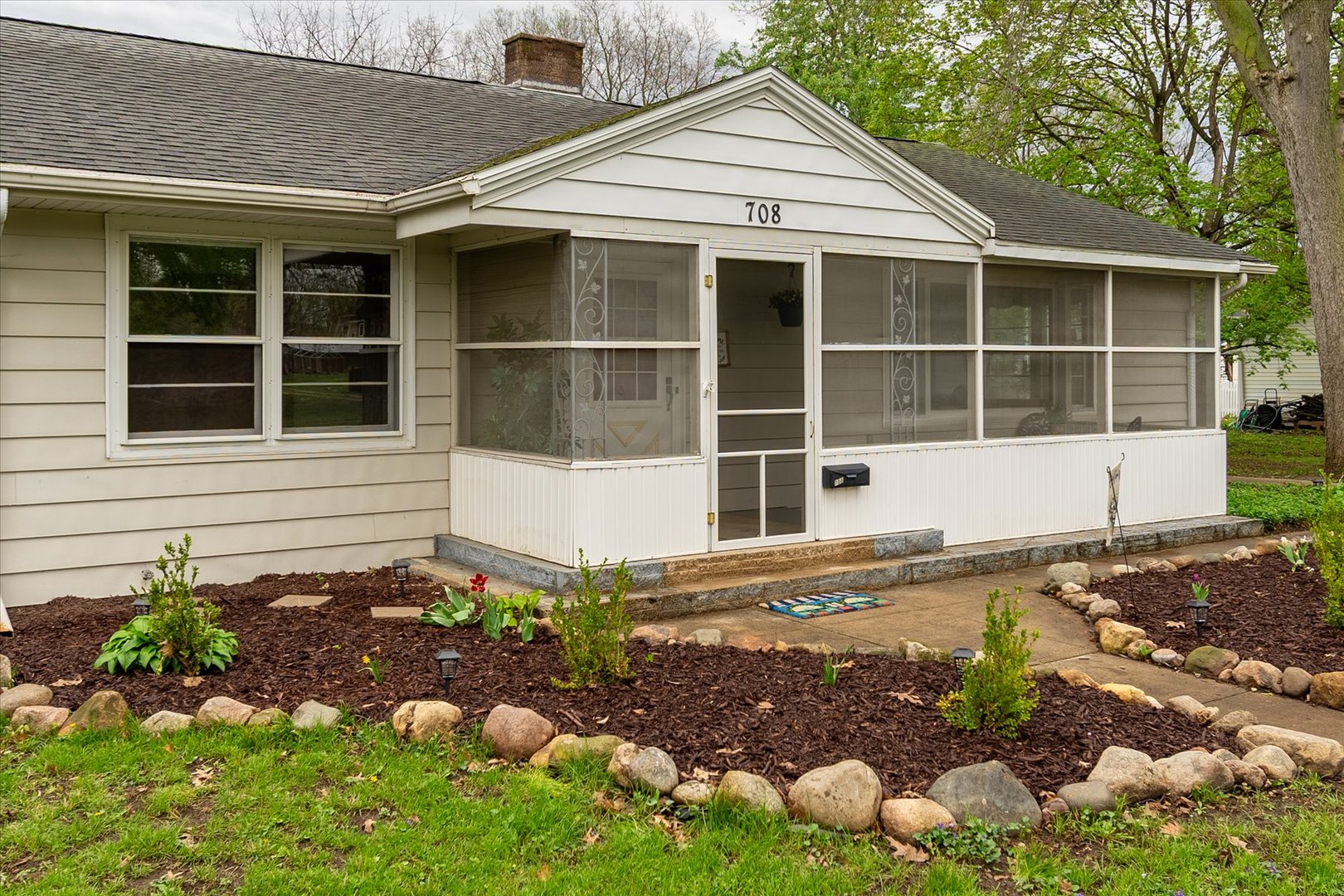 708 Market Street, Henry, IL