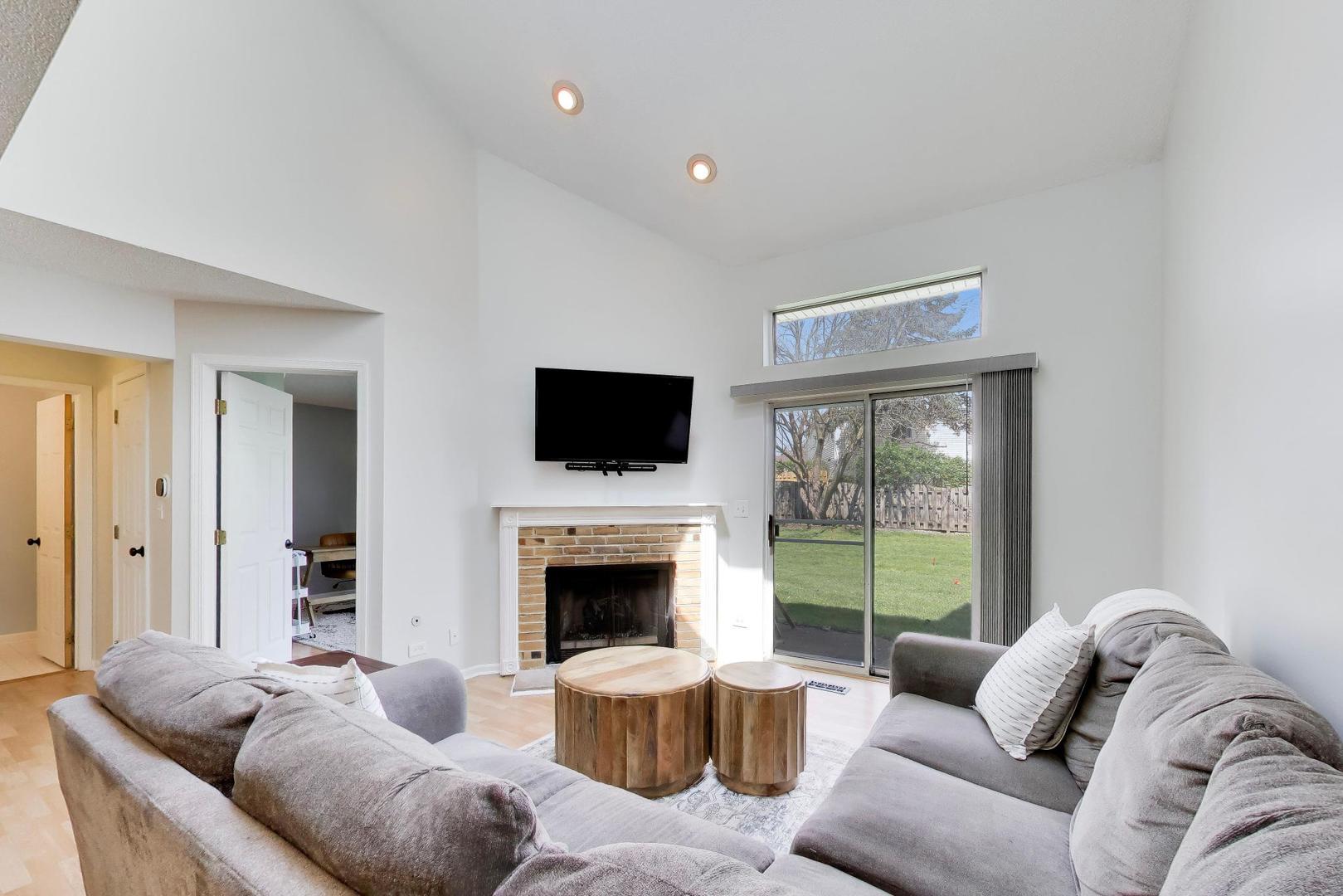 1275 Ranchview Court, Buffalo Grove, IL