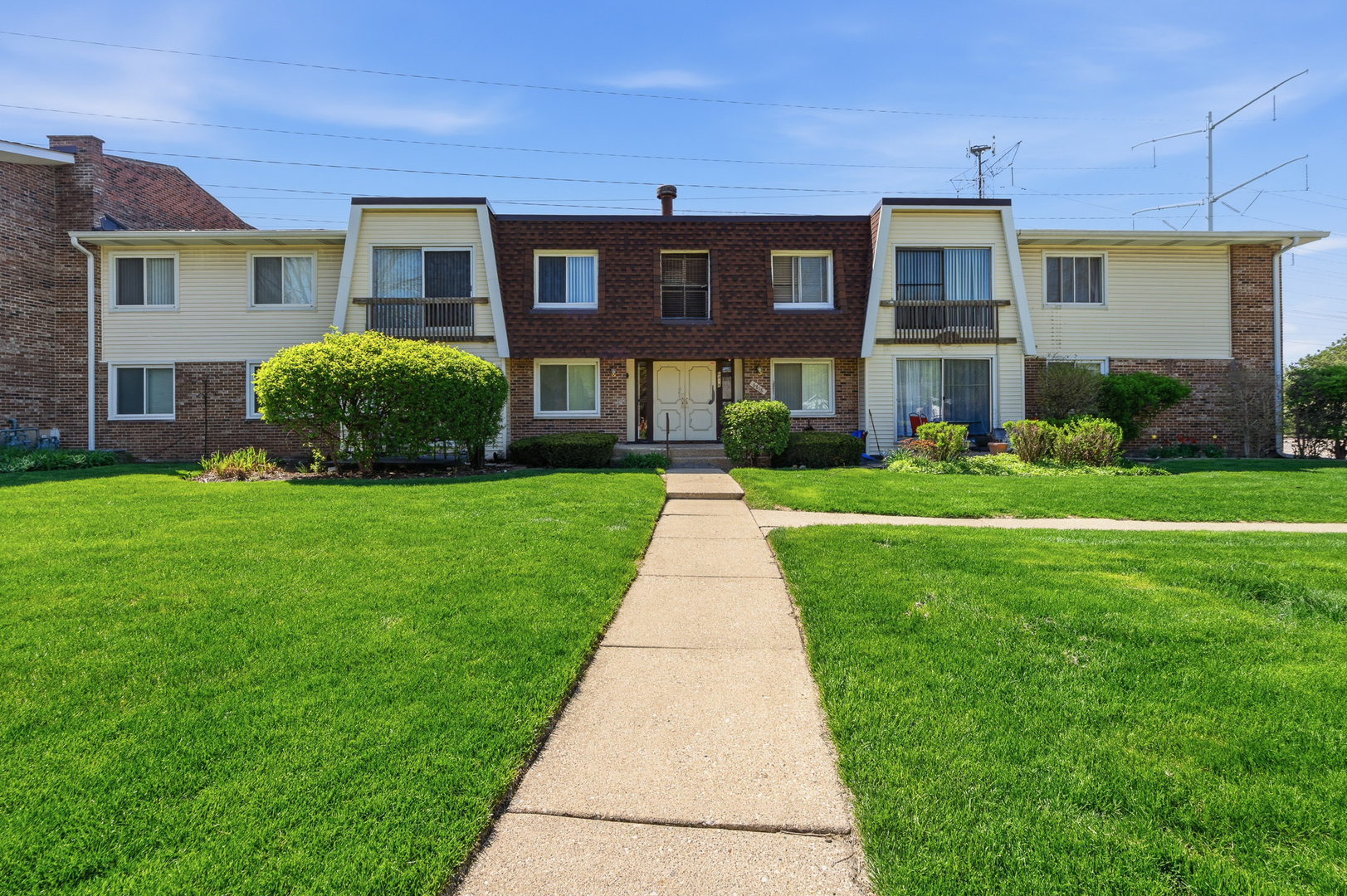6818 Roberts Drive #3, Woodridge, IL