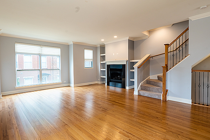 955 W 37th Street #8, Chicago, IL