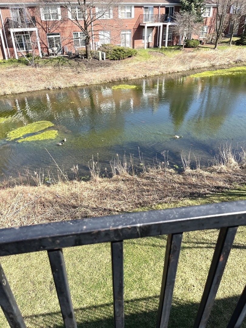 1002 Kensington Drive, Northbrook, IL