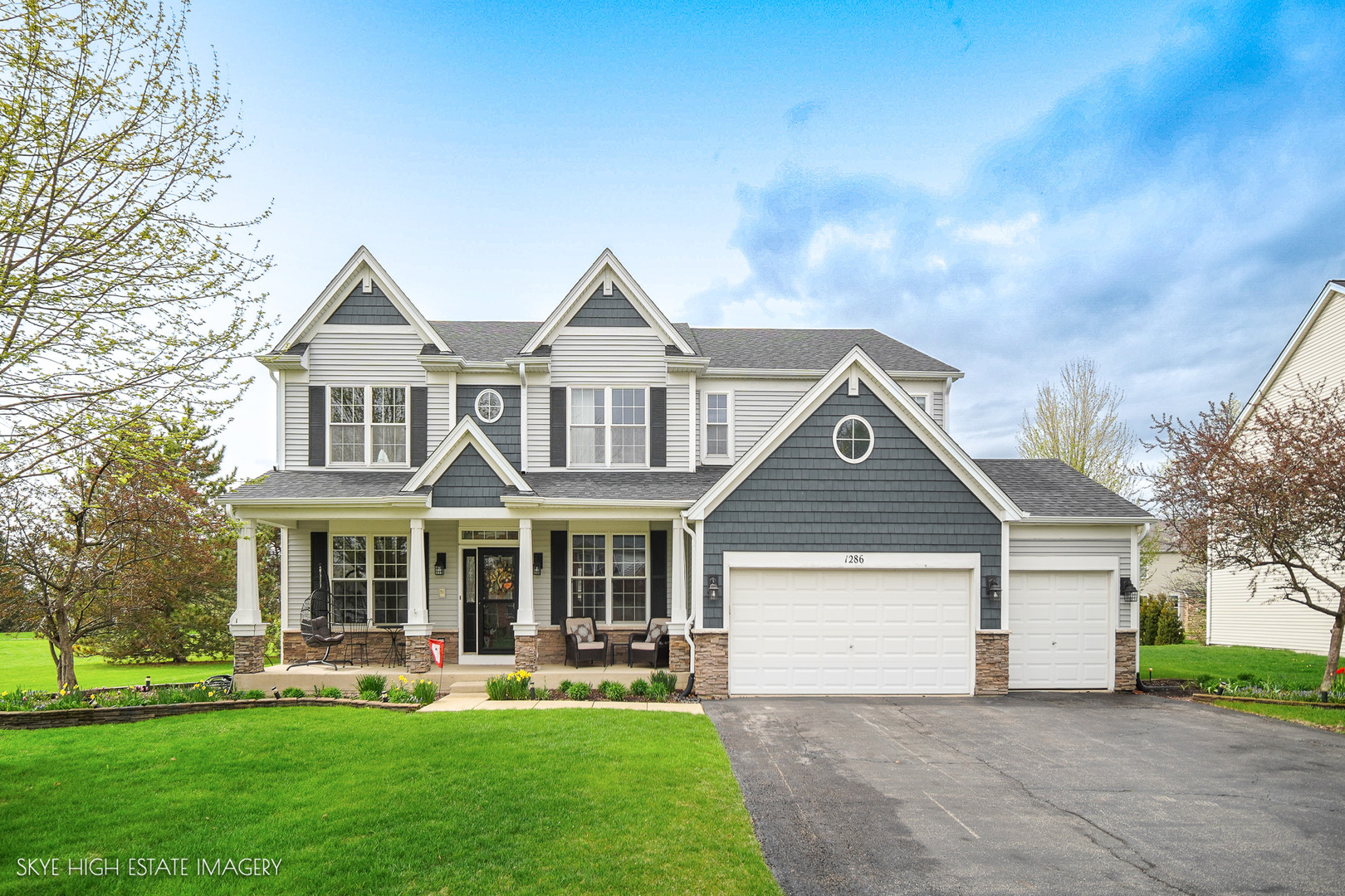 1286 Dorr Drive, Sugar Grove, IL