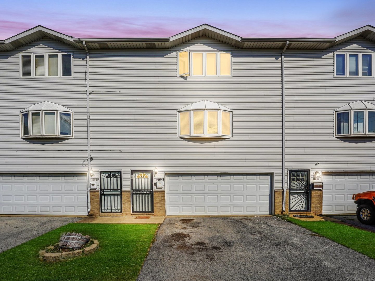 14541 S MARQUETTE Avenue, Burnham, IL