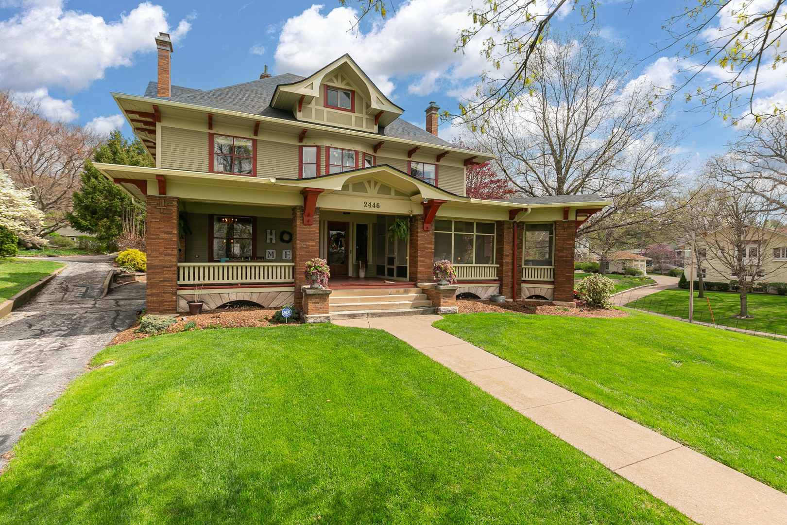 2446 E River Drive, Davenport, IA