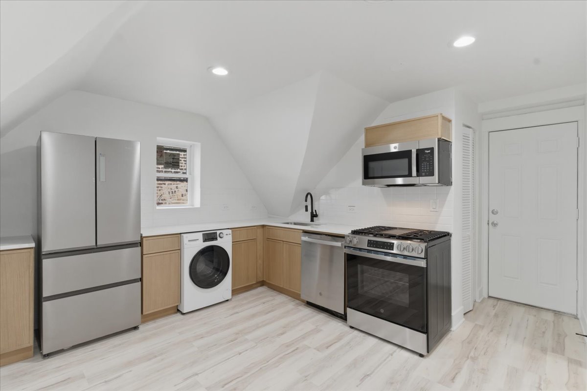2607 W Haddon Avenue #3F, Chicago, IL