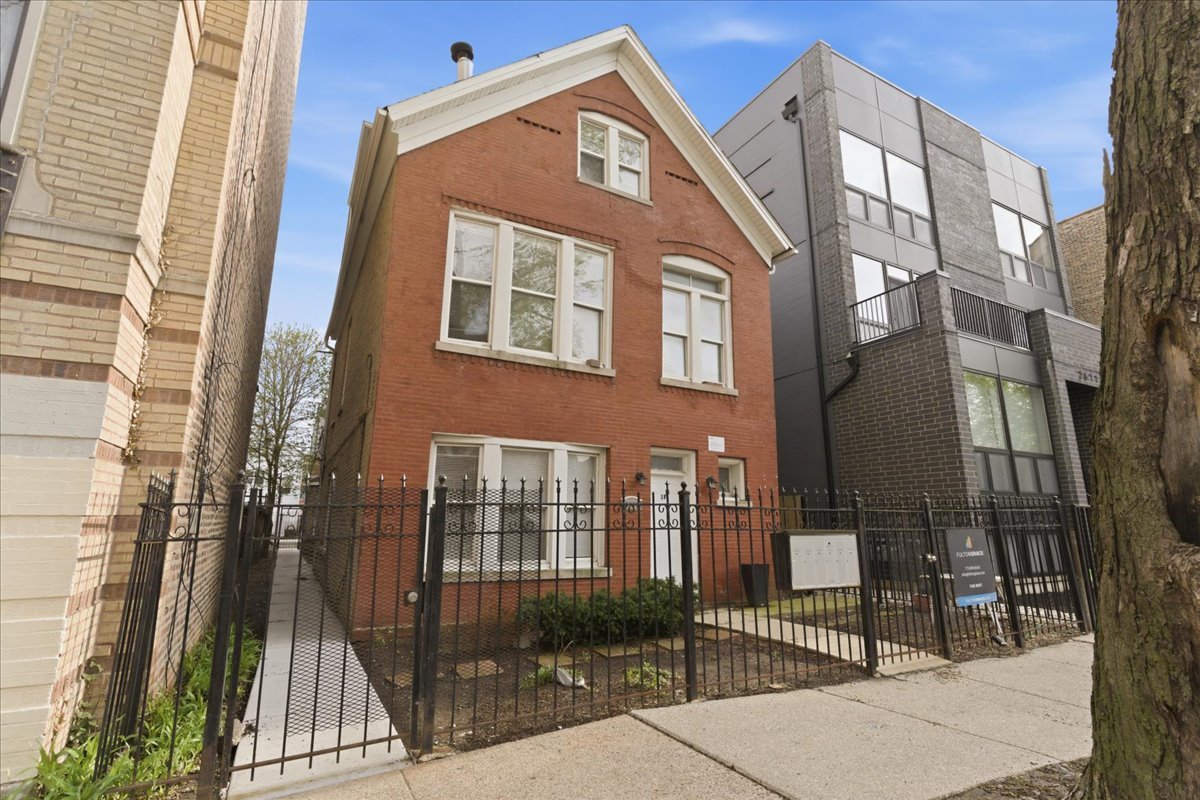 2607 W Haddon Avenue #3F, Chicago, IL
