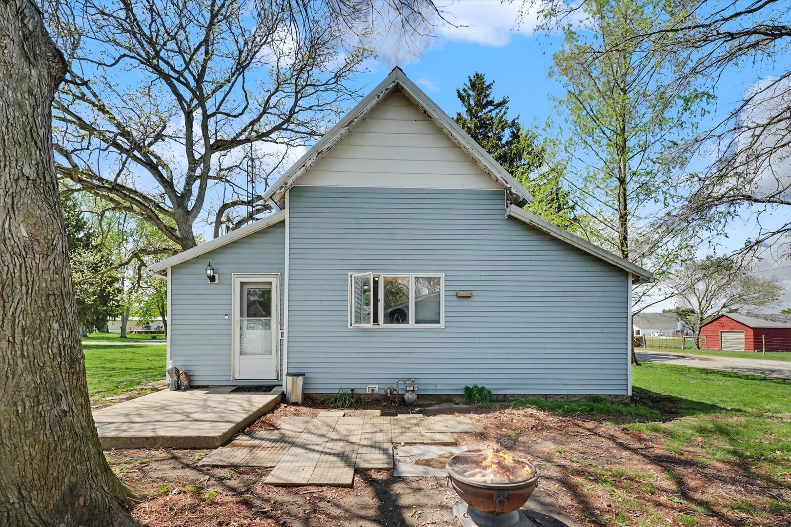 707 N Gray Street, Sidell, IL