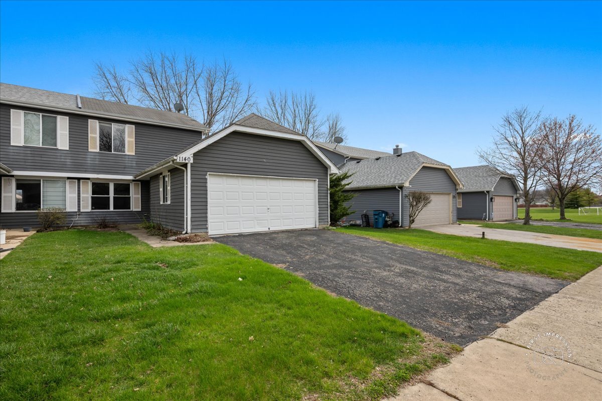 1140 Brunswick Lane, Aurora, IL