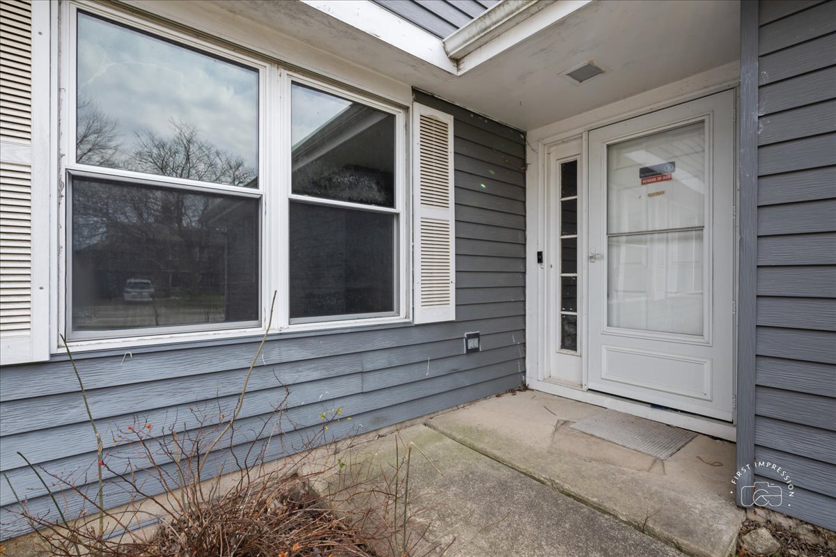 1140 Brunswick Lane, Aurora, IL