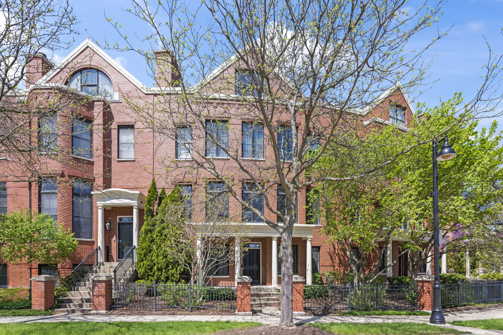 1813 Admiral Court, Glenview, IL