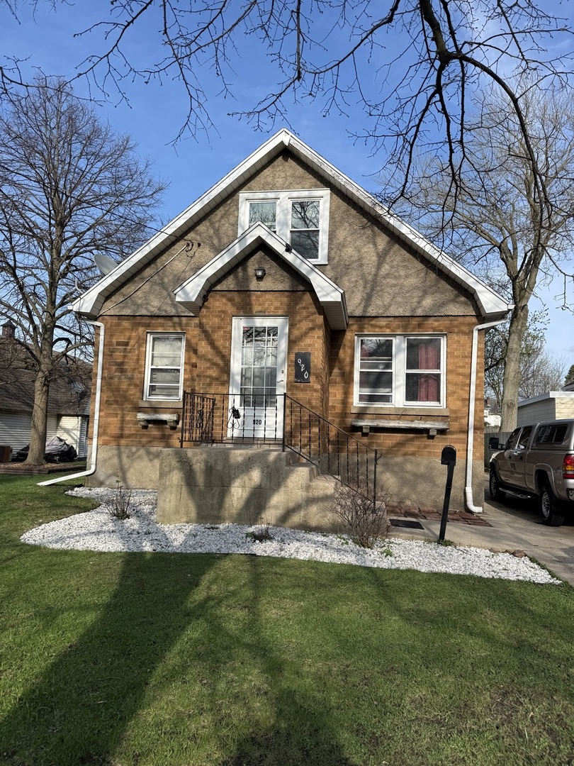 920 N Madison Street, Woodstock, IL