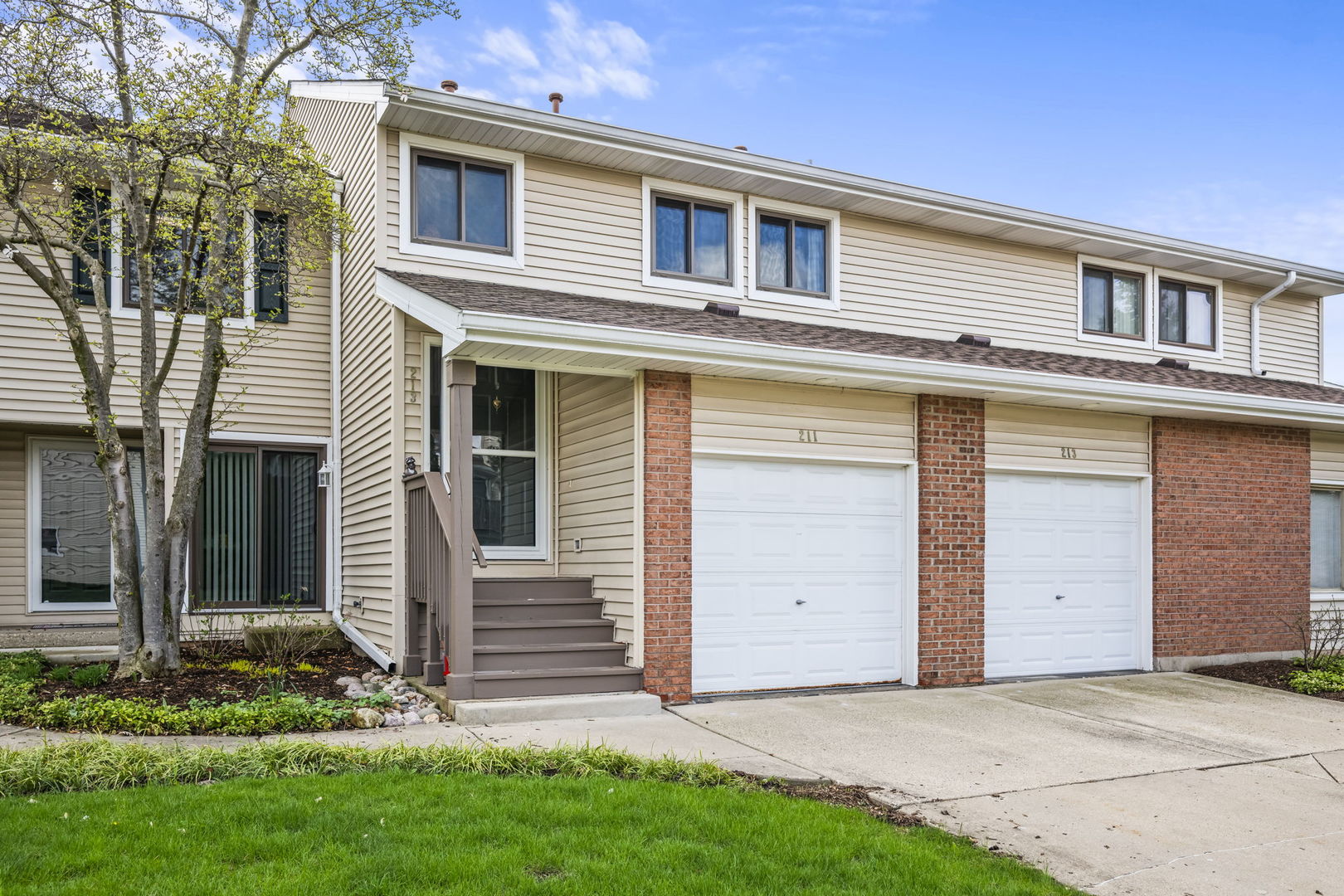 213 Winding Oak Lane, Buffalo Grove, IL