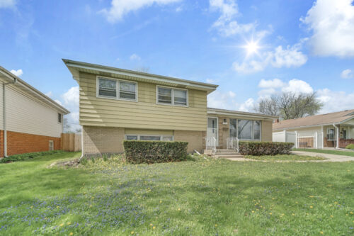 10 N ADAMS Drive, Addison, IL