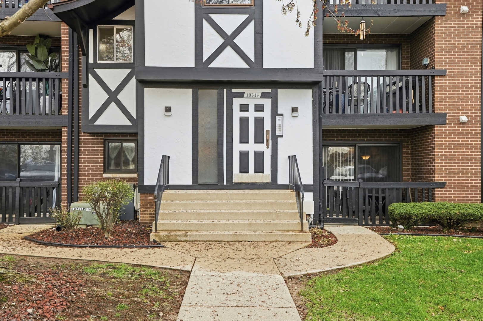 13615 Royal Court #309, Crestwood, IL