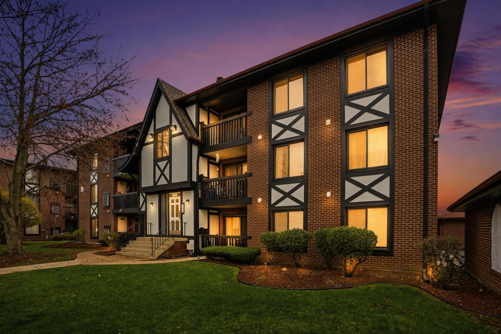 13615 Royal Court #309, Crestwood, IL