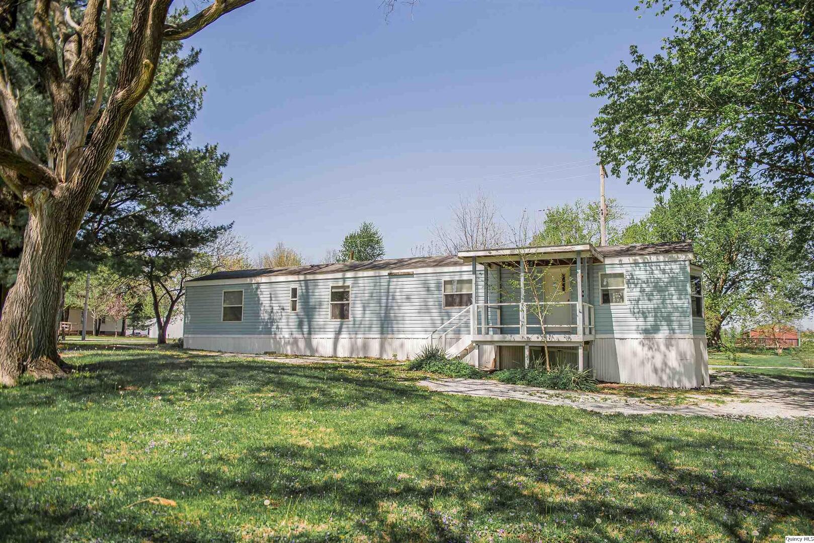 110 N 1st St, West Point, IL