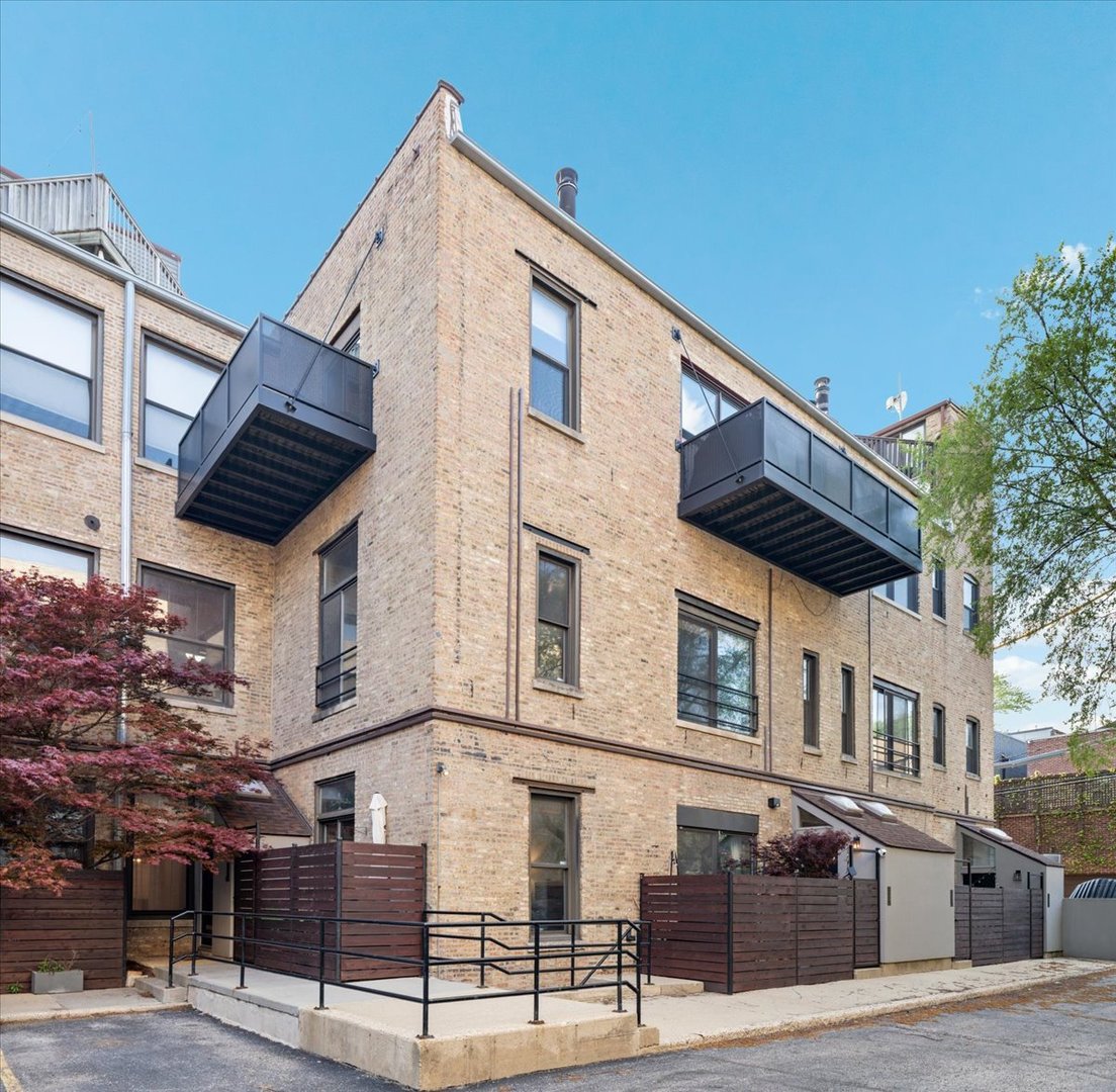 1242 W Fullerton Avenue #1M, Chicago, IL