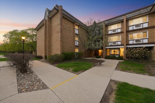 300 Claymoor Road #2E, Hinsdale, IL