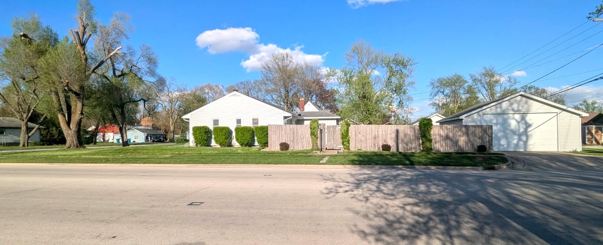 105 E Indiana Street, Momence, IL