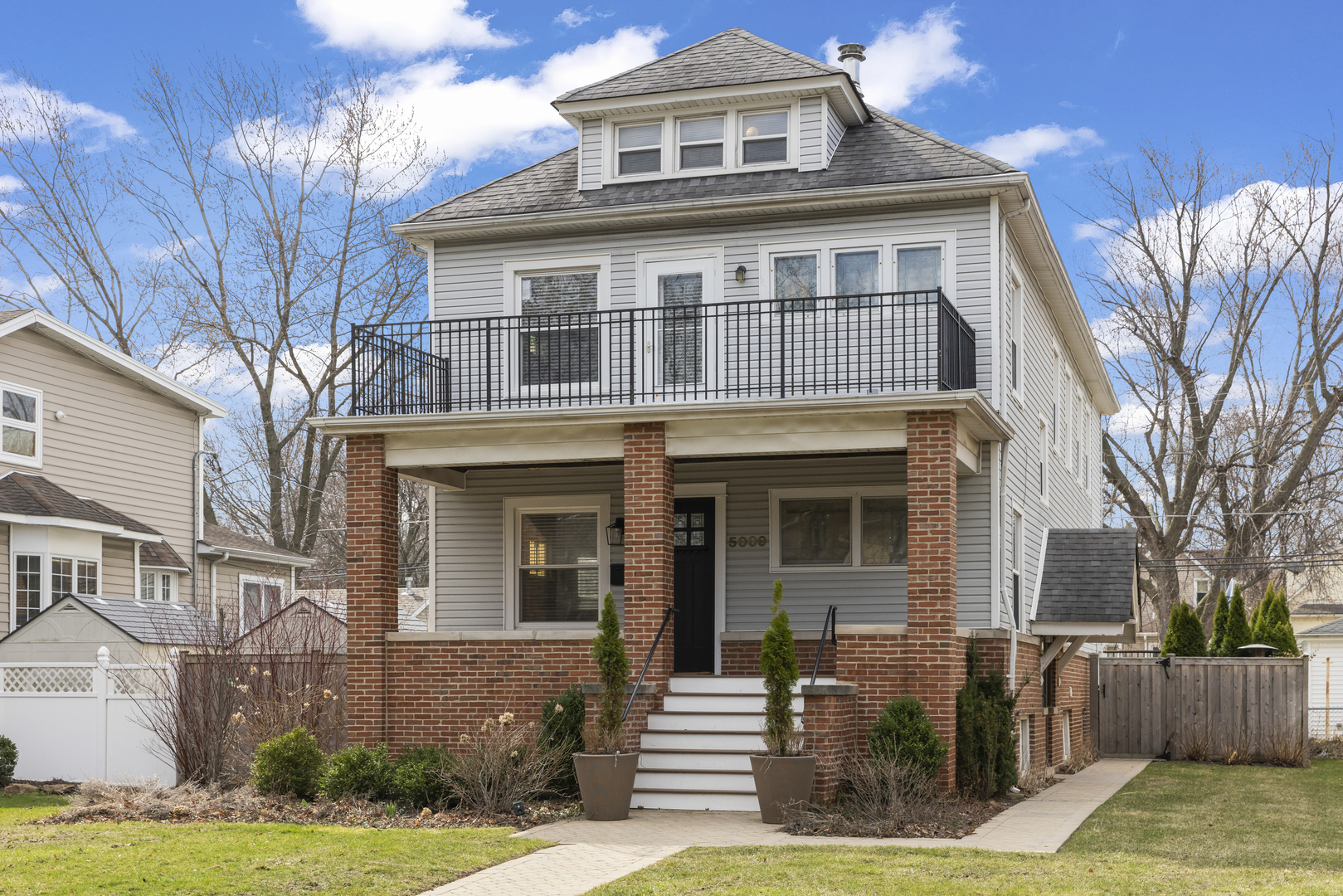 5009 W Catalpa Avenue, Chicago, IL