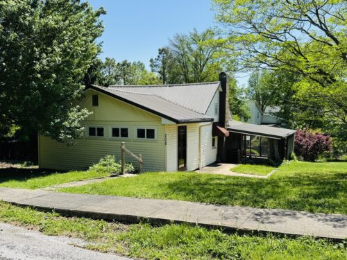 208 W Poplar Street, Cobden, IL