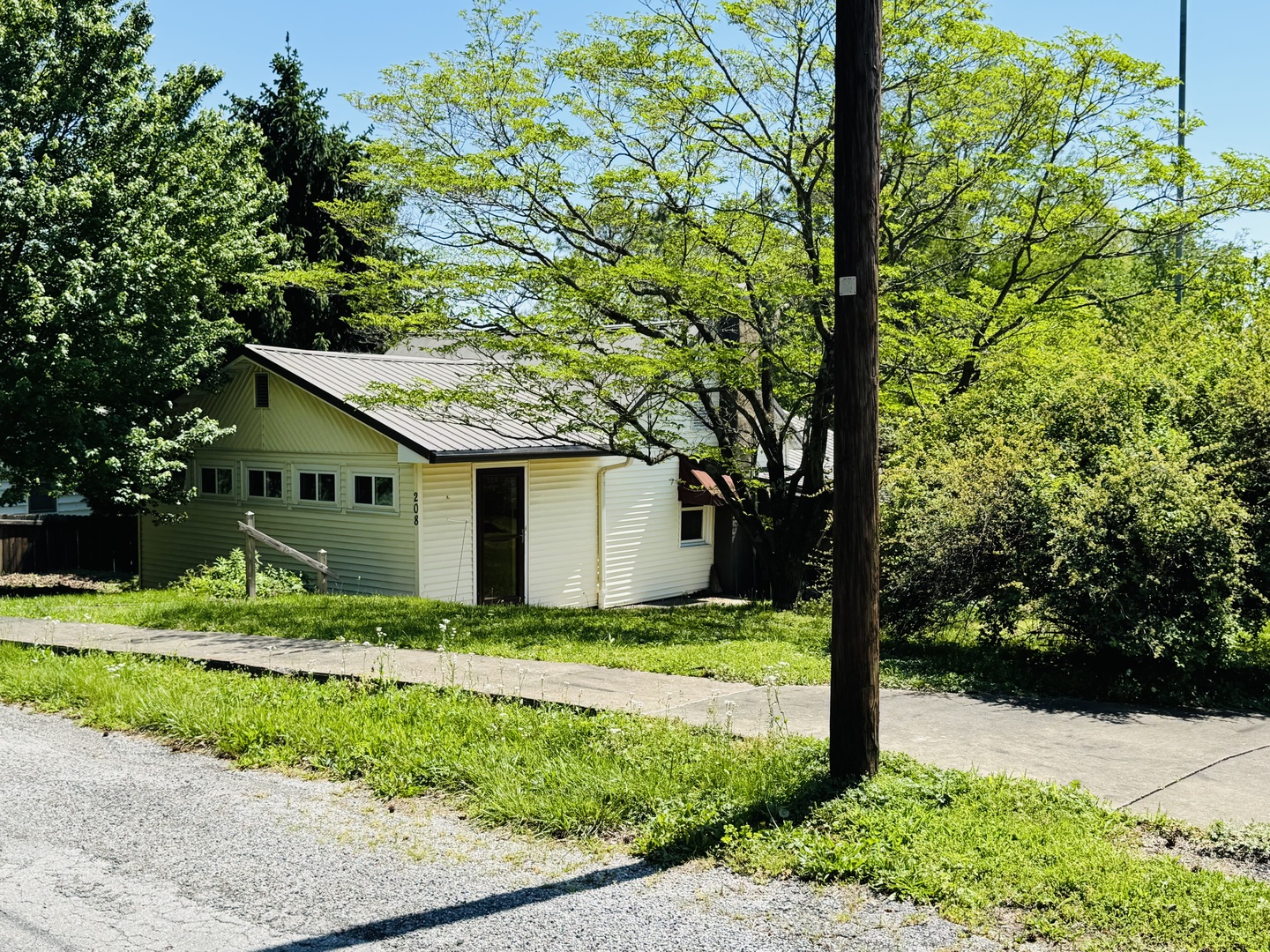 208 W Poplar Street, Cobden, IL