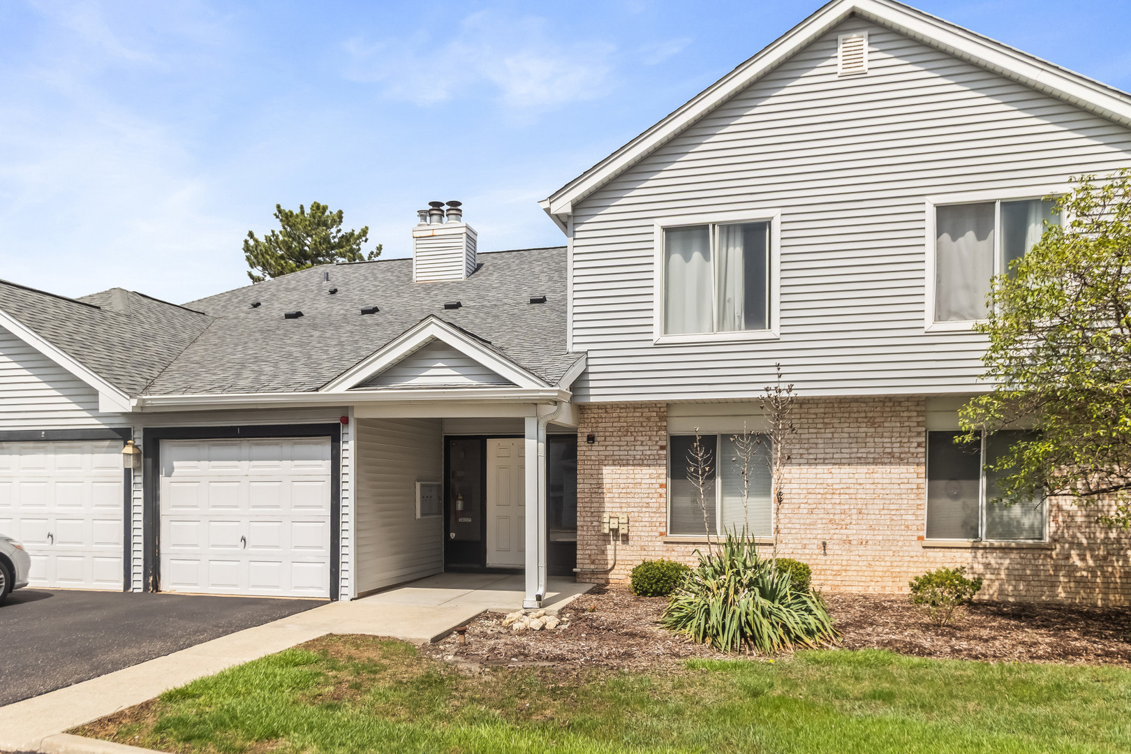7010 Brighton Court #204, Woodridge, IL
