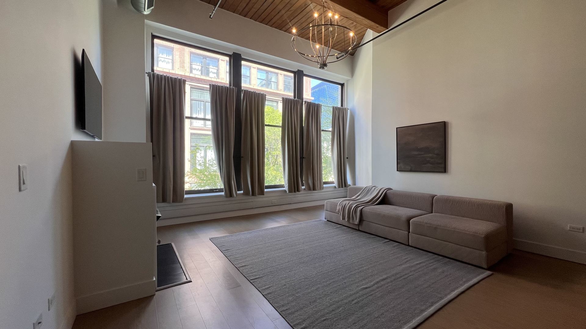 2303 S MICHIGAN Avenue #203, Chicago, IL