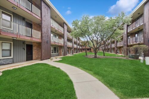 9620 W Higgins Road #2D, Rosemont, IL